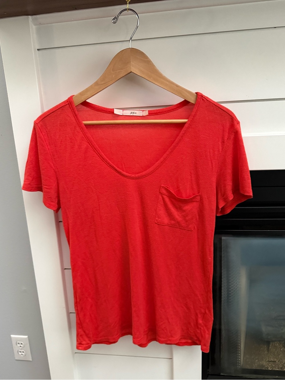 Gibson women’s reddish:orange by Graham & Spencer Red Pocket Scoop Neck Tee Sm